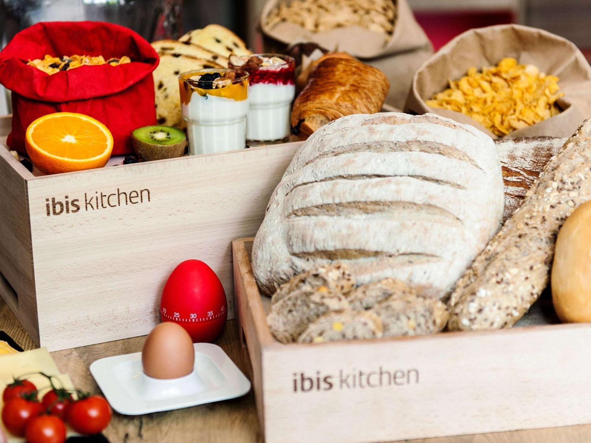 Отель Ibis Nottingham Centre Экстерьер фото